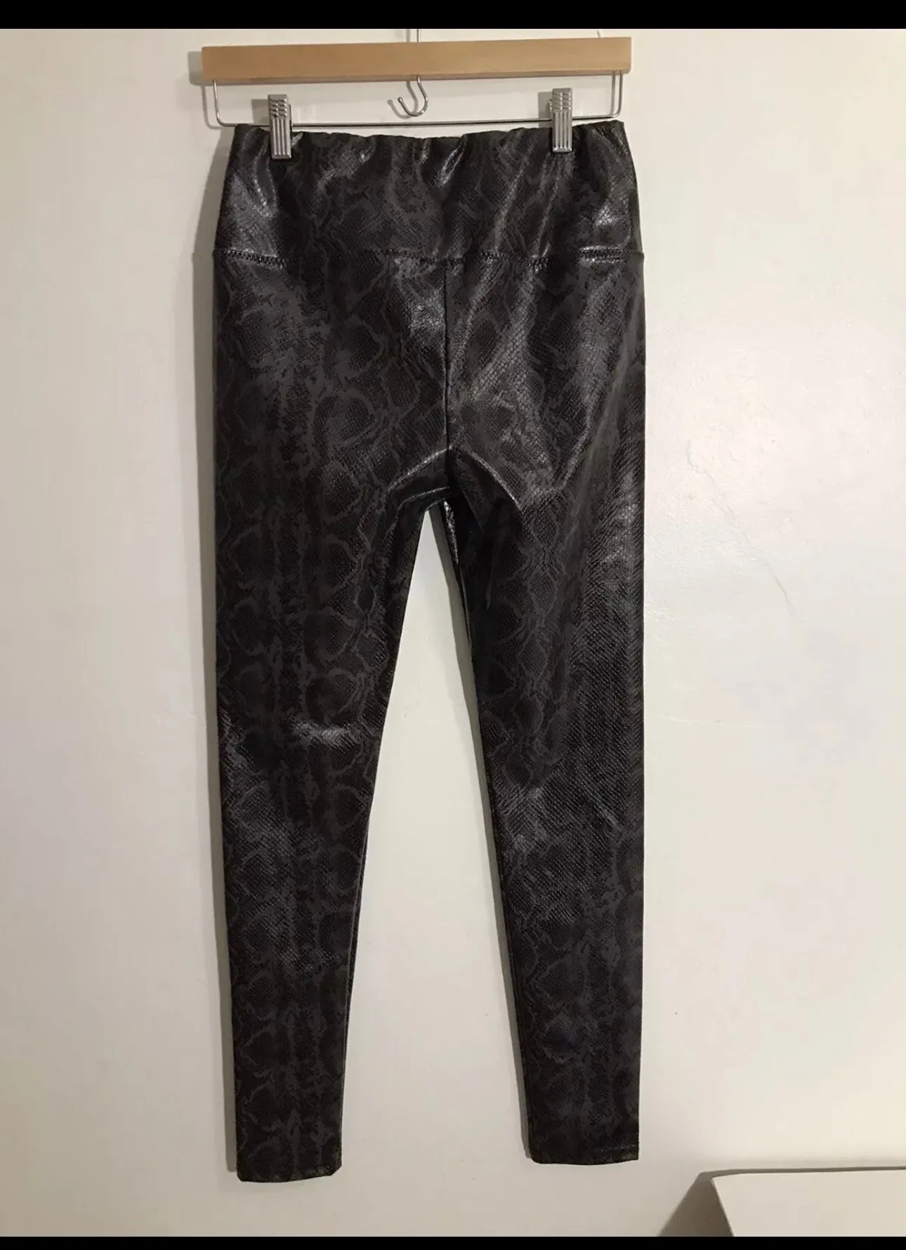 Seven 7 for All Mankind Black Faux Leather Textured Pants size Medium