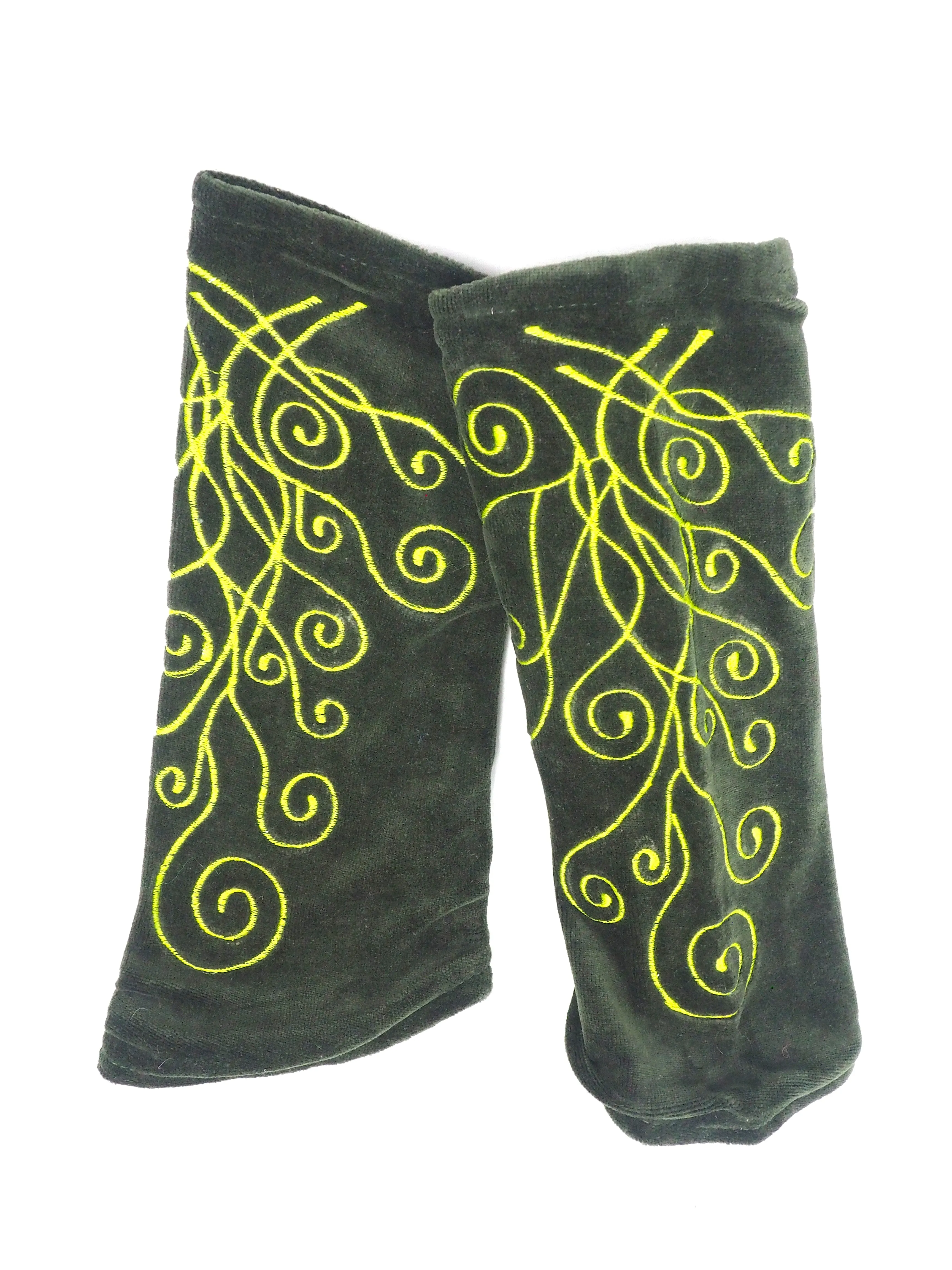 Wristies velvet embroidered 02